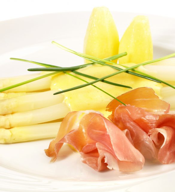Spargel mit Schinken und Kartoffeln