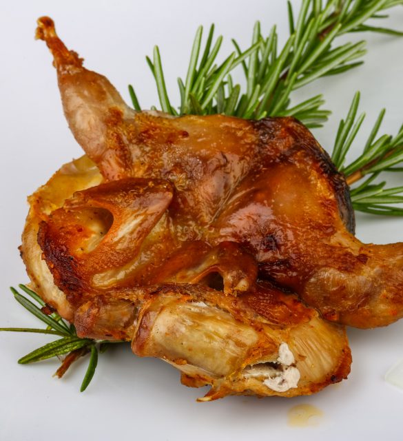 Grilled quail with rosemary and onion rings