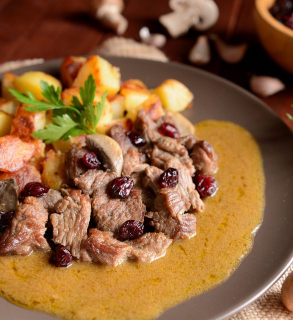 Wild boar meat with roasted potatoes, mushrooms and cranberries Wild boar meat with roasted potatoes, mushrooms and cranberries