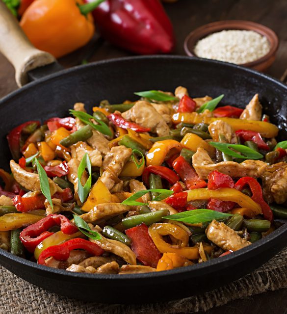 Stir fry chicken, sweet peppers and green beans Stir fry chicken, sweet peppers and green beans