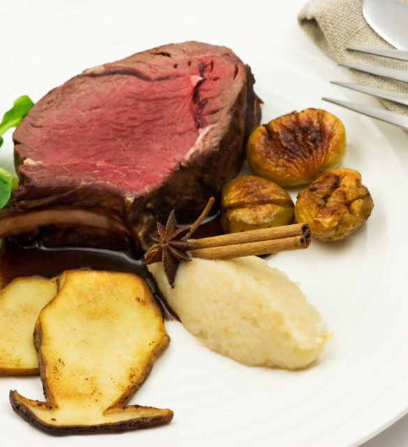 Cote de chevreuil aux cepes, chataignes et puree de celeri.